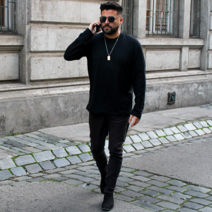 POLERA FELD NEGRA MANGA LARGA