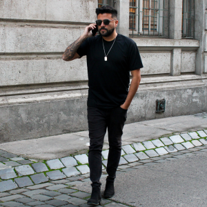 POLERA FELD NEGRA MANGA CORTA